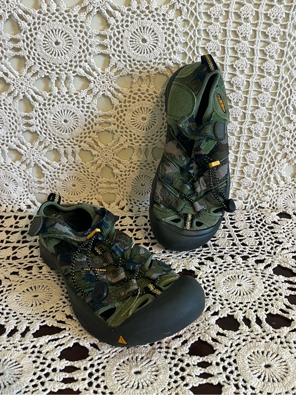 Kids size 2 (big kid) keen waterproof washable hiking shoes breathable green